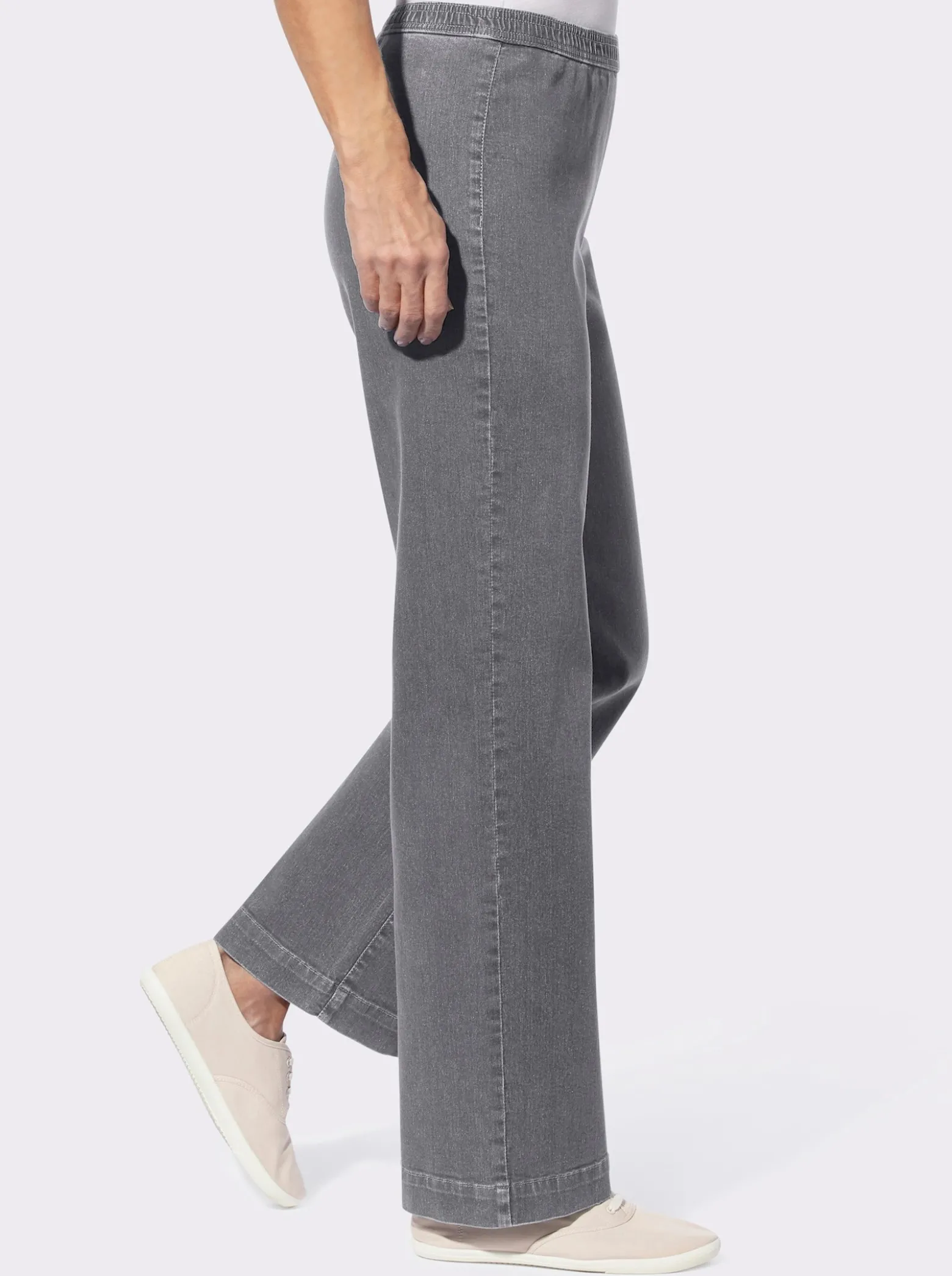 Schlupfjeans mit weitem Bein
