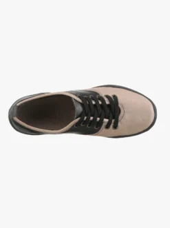 Schnürschuh mit flexibler Laufsohle