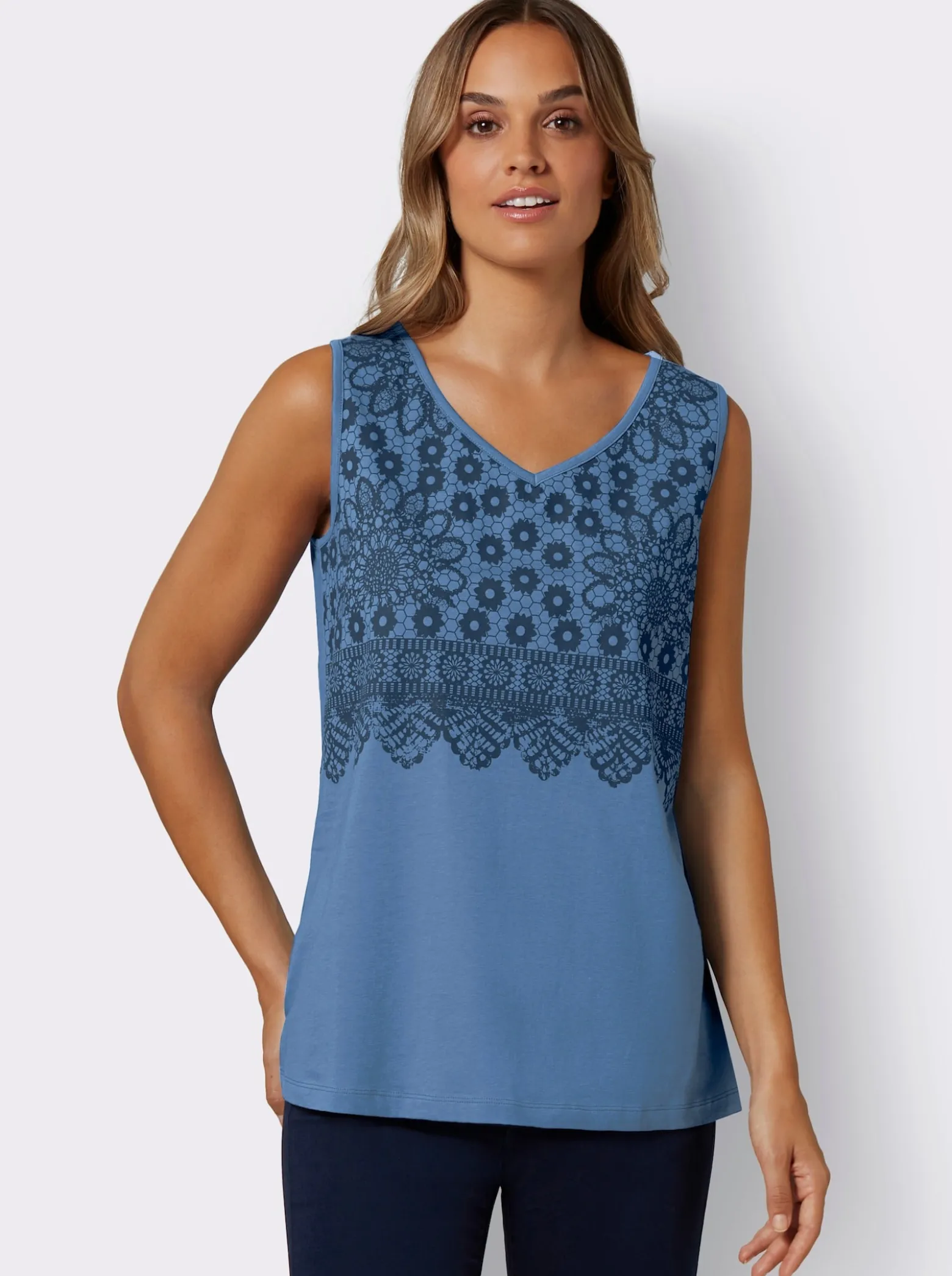 Shirttop im farbharmonischen Druckmuster