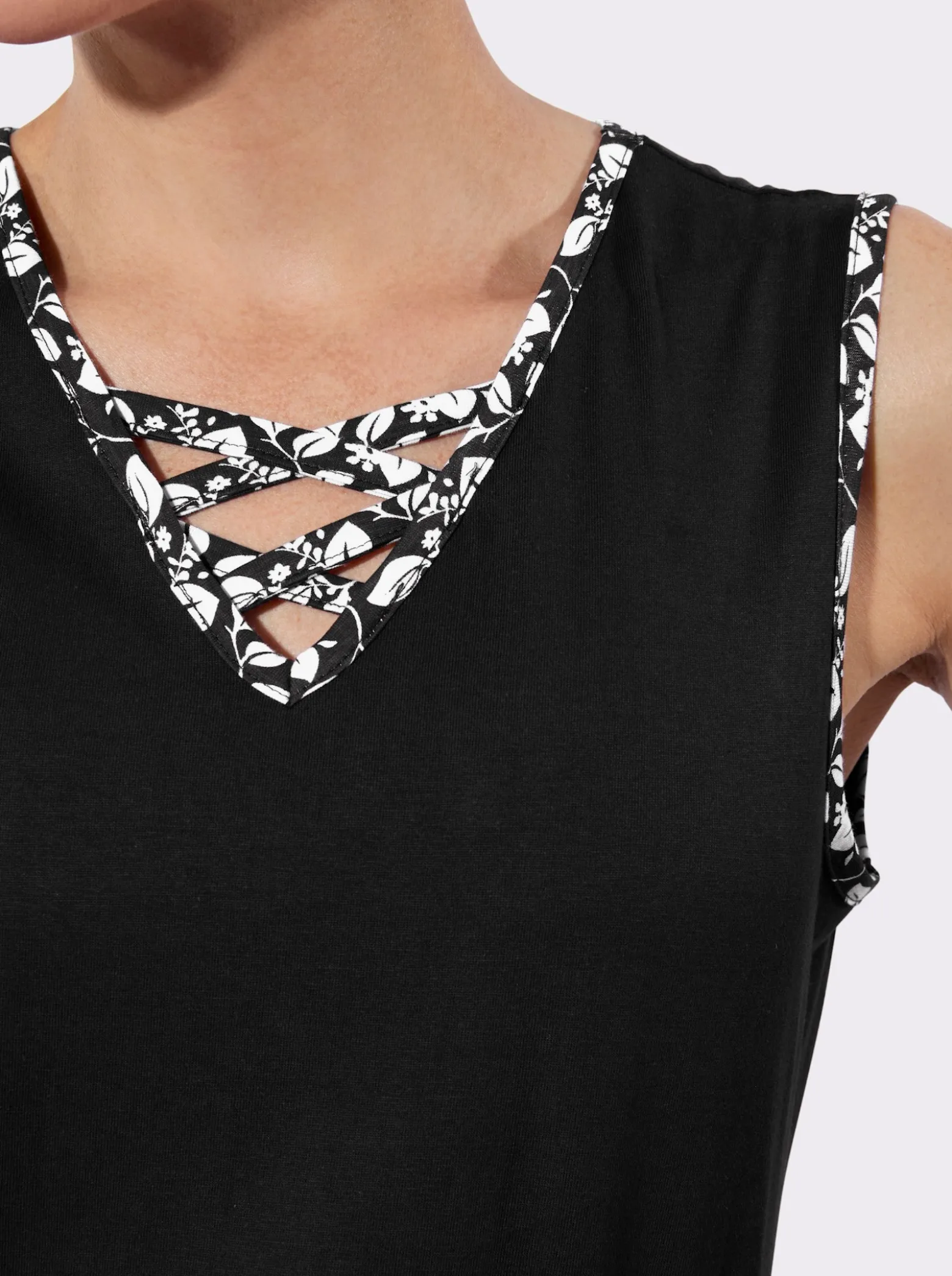Shirttop mit gemusterter Paspelierung