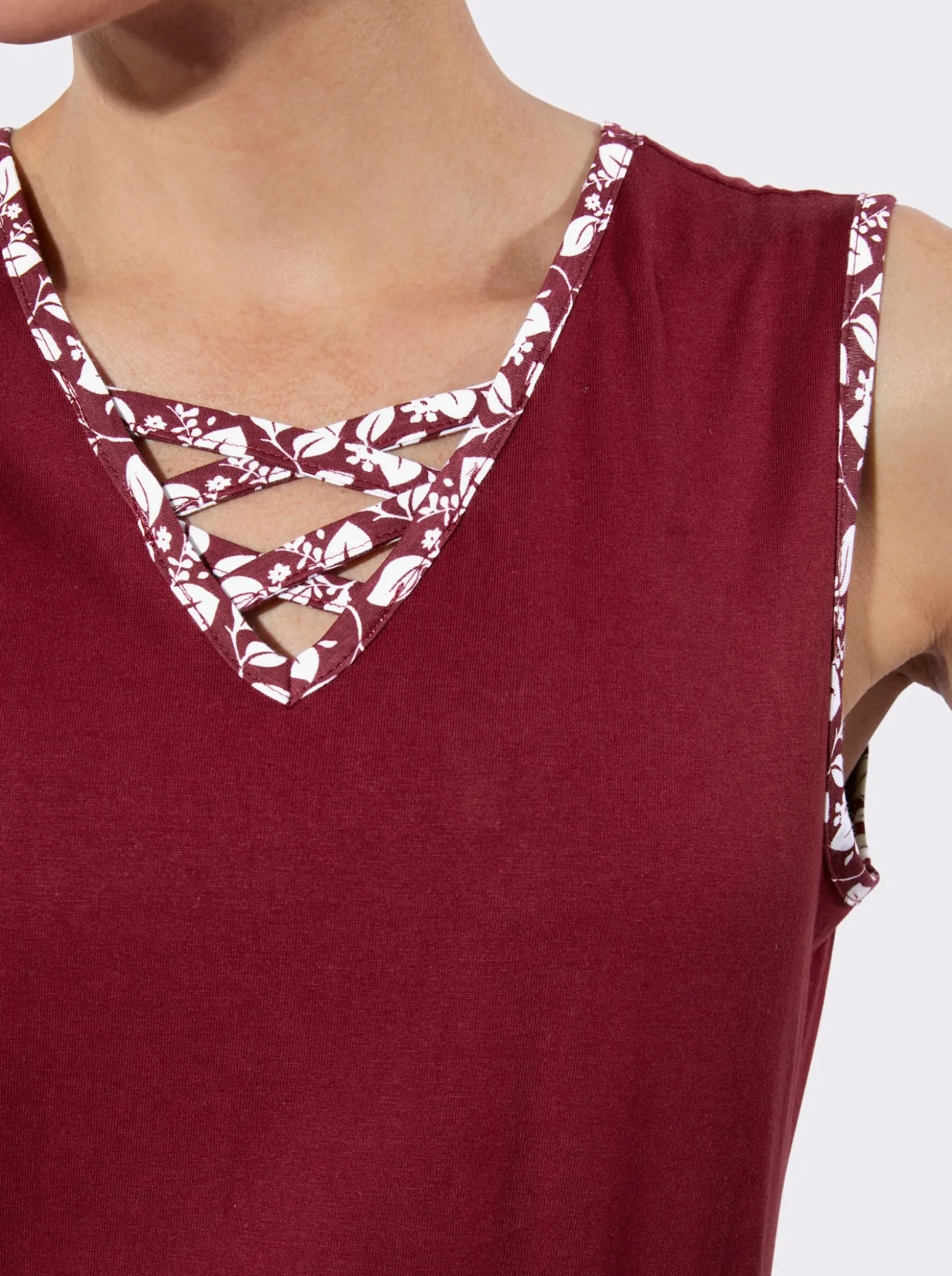 Shirttop mit gemusterter Paspelierung
