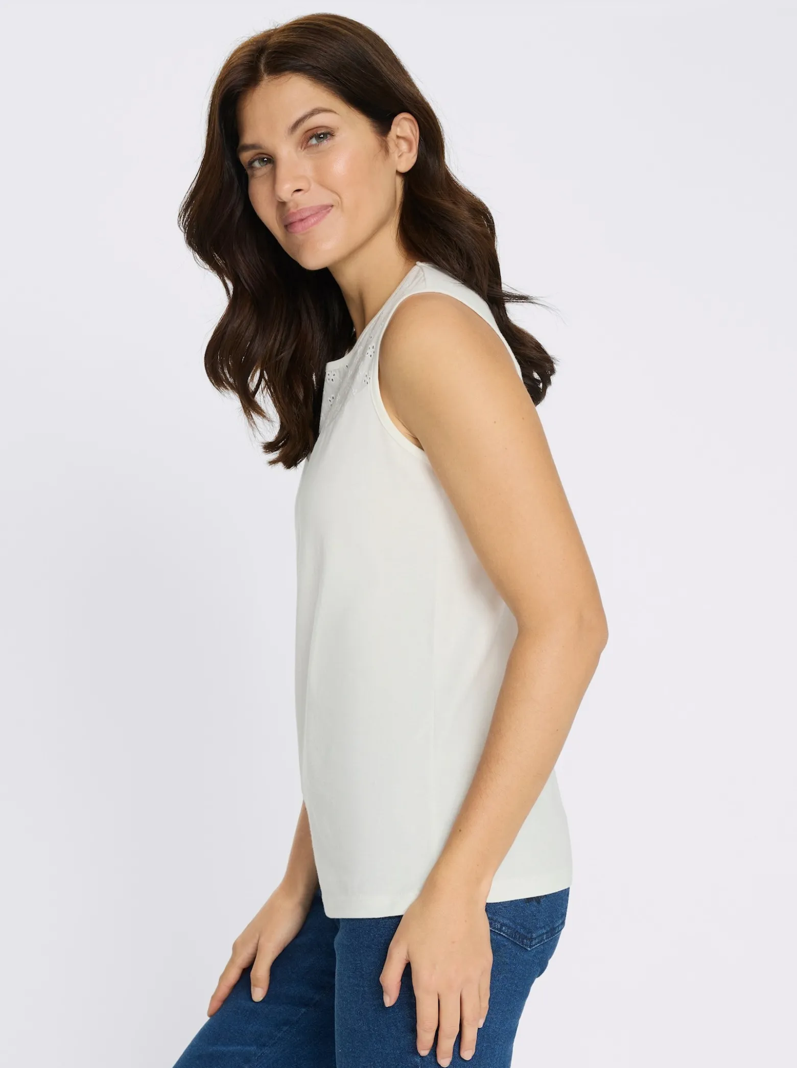 Shirttop mit Lochstickerei