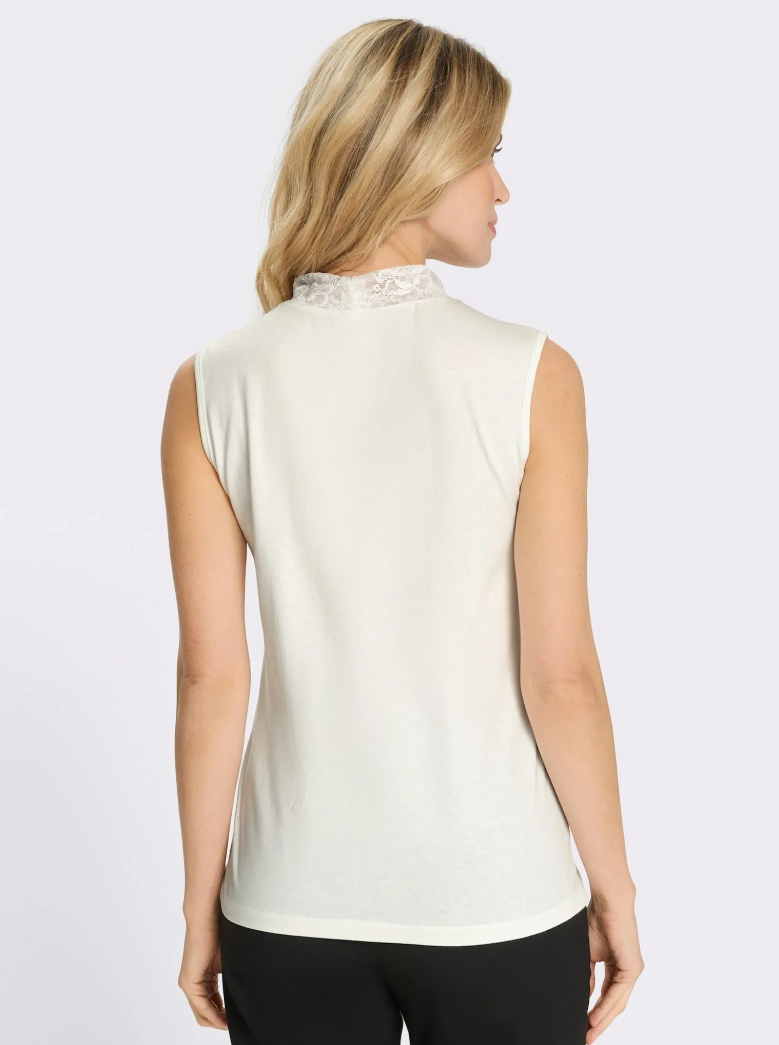 Shirttop mit Spitzeneinsatz am Dekolleté