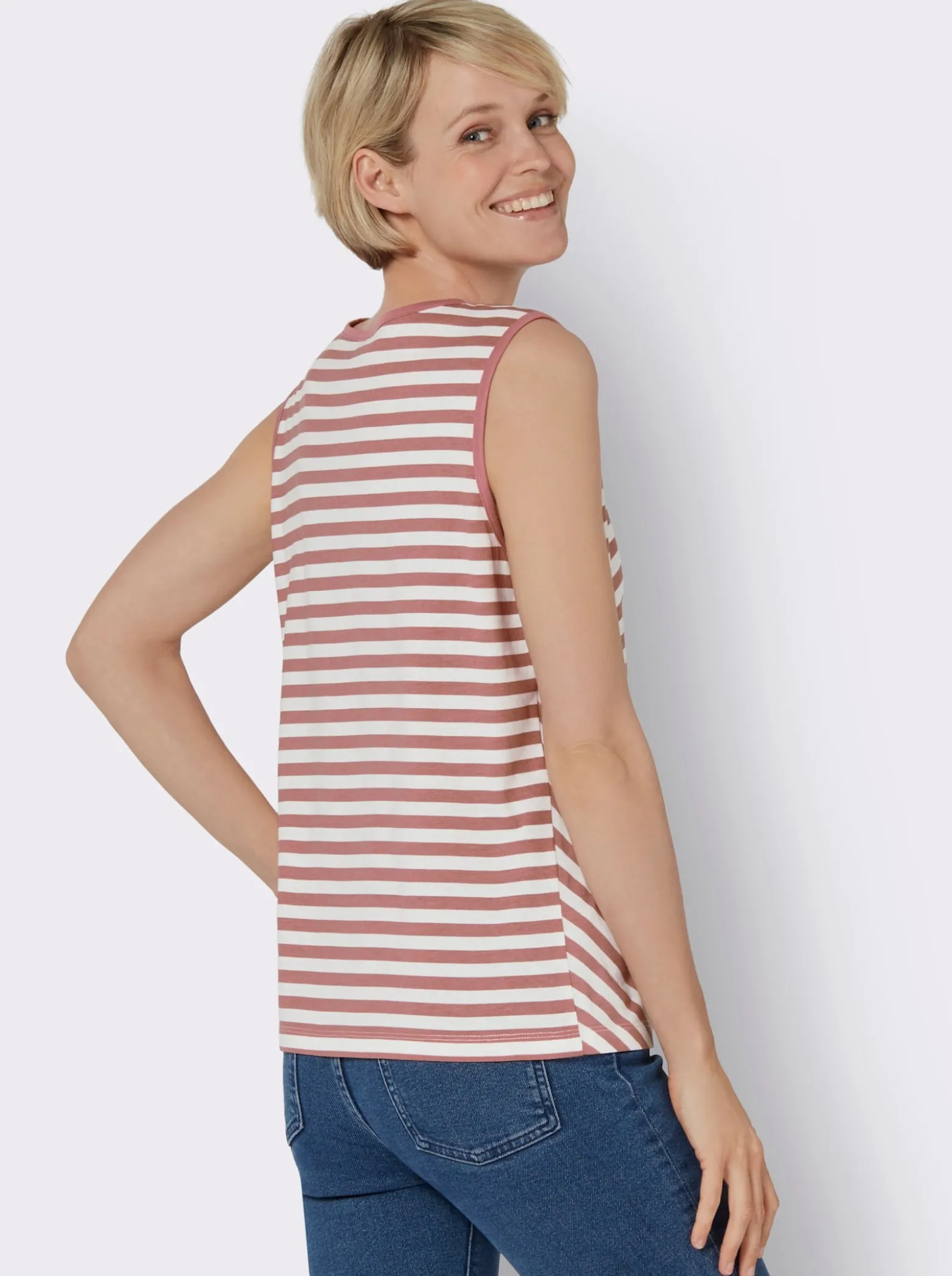 Shirttop mit Zierknöpfen im Vorderteil