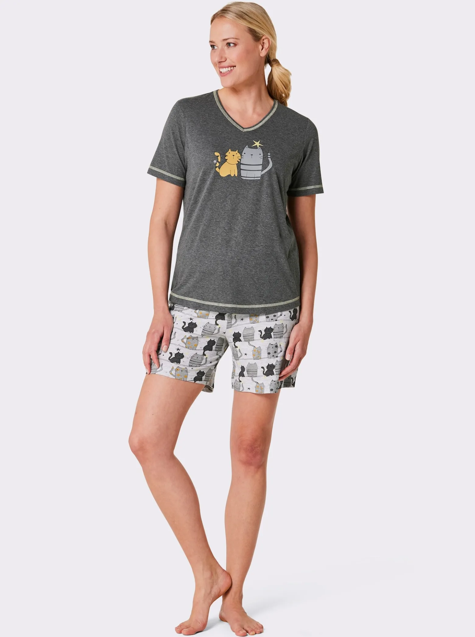 Shorty mit Katzen-Motiv