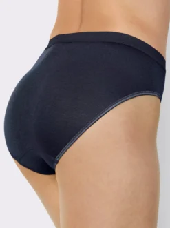 Slip mit elastischen Abschlüssen