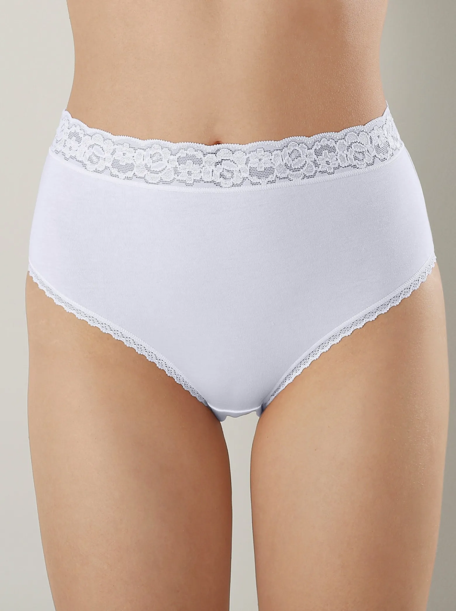 Slip mit Spitze am Bund