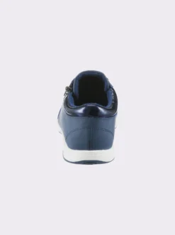 Sneaker aus Lederimitat, für schlanke Füße