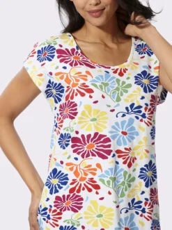 Sommerkleid im Blumen-Dessin