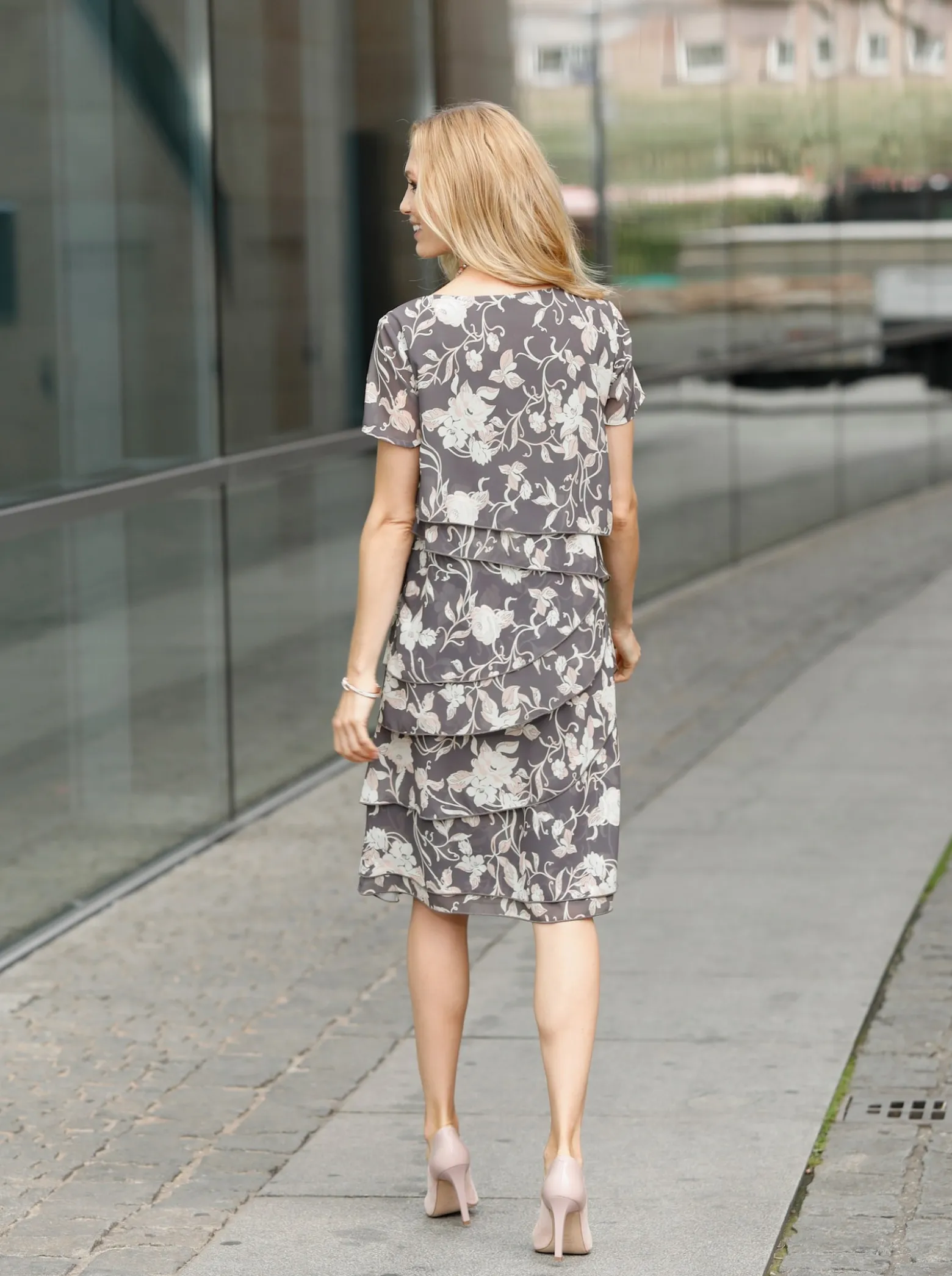 Sommerkleid mit Blumen-Druck, mehrlagig