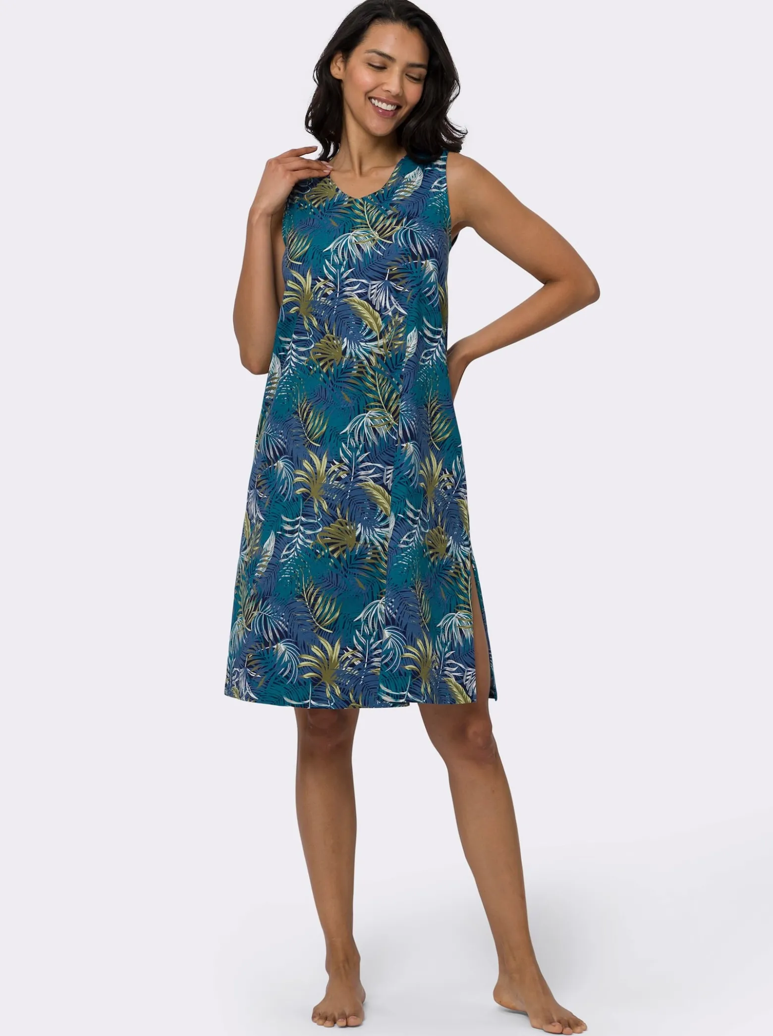 Sommerkleid mit einem langen Seitenschlitz