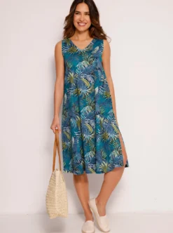 Sommerkleid mit einem langen Seitenschlitz