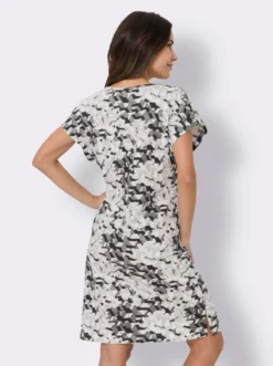 Sommerkleid mit Seitenschlitzen
