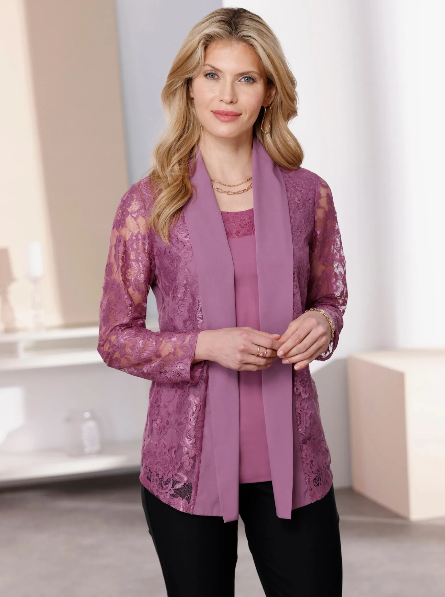 Spitzenbluse im Twinset-Look