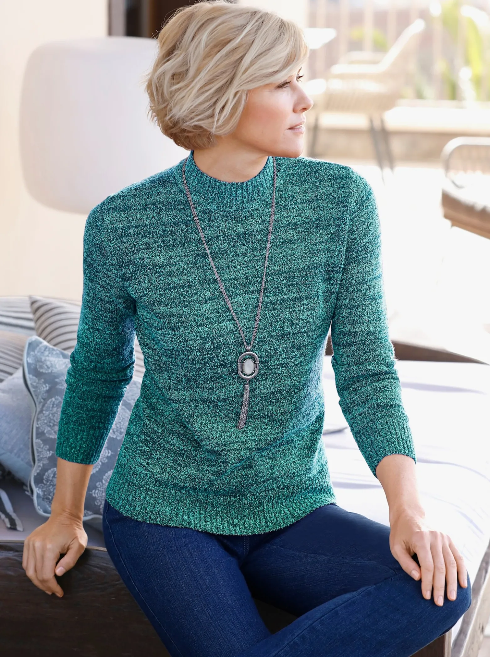 Stehkragenpullover in Bouclé-Qualität