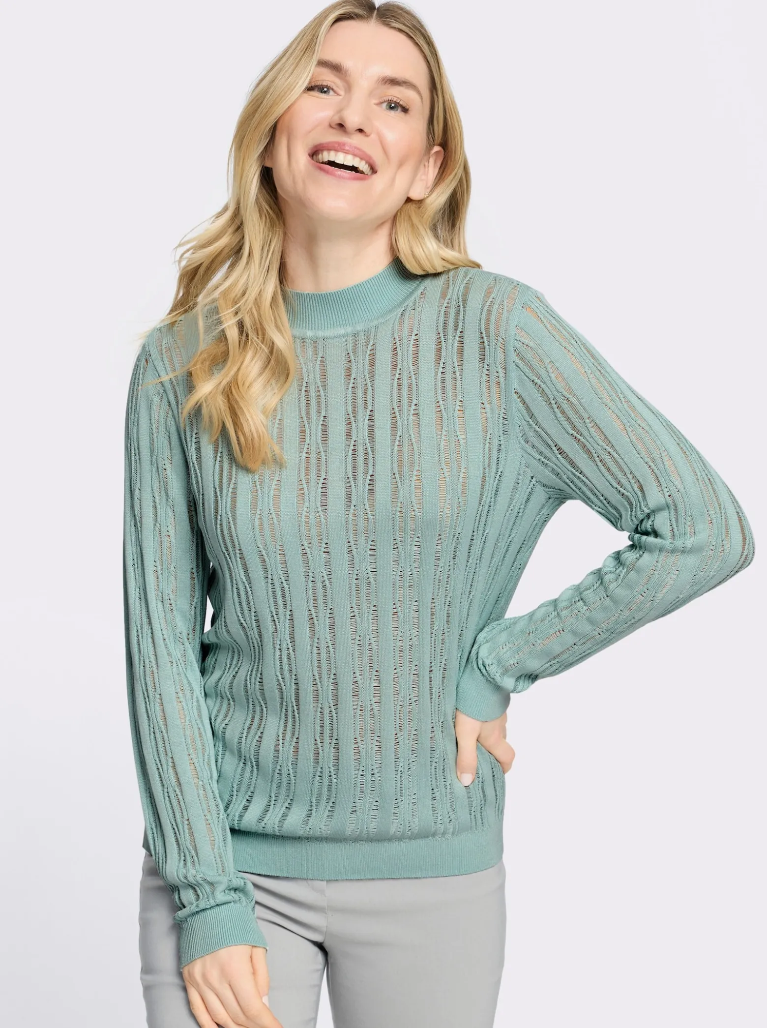 Stehkragenpullover mit Einstrickmuster
