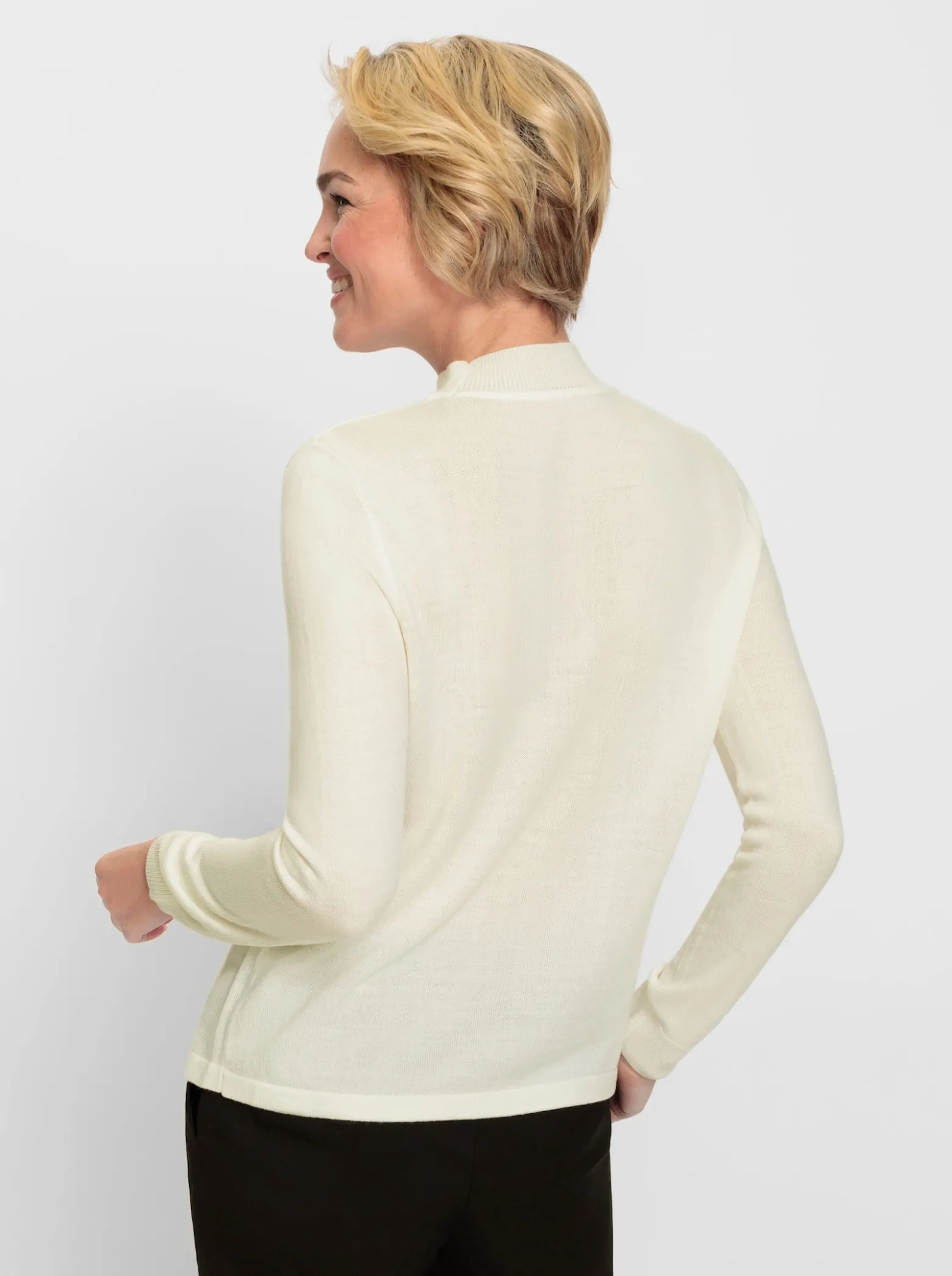 Stehkragenpullover mit funkelnden Steinchen