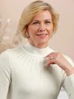Stehkragenpullover mit funkelnden Steinchen