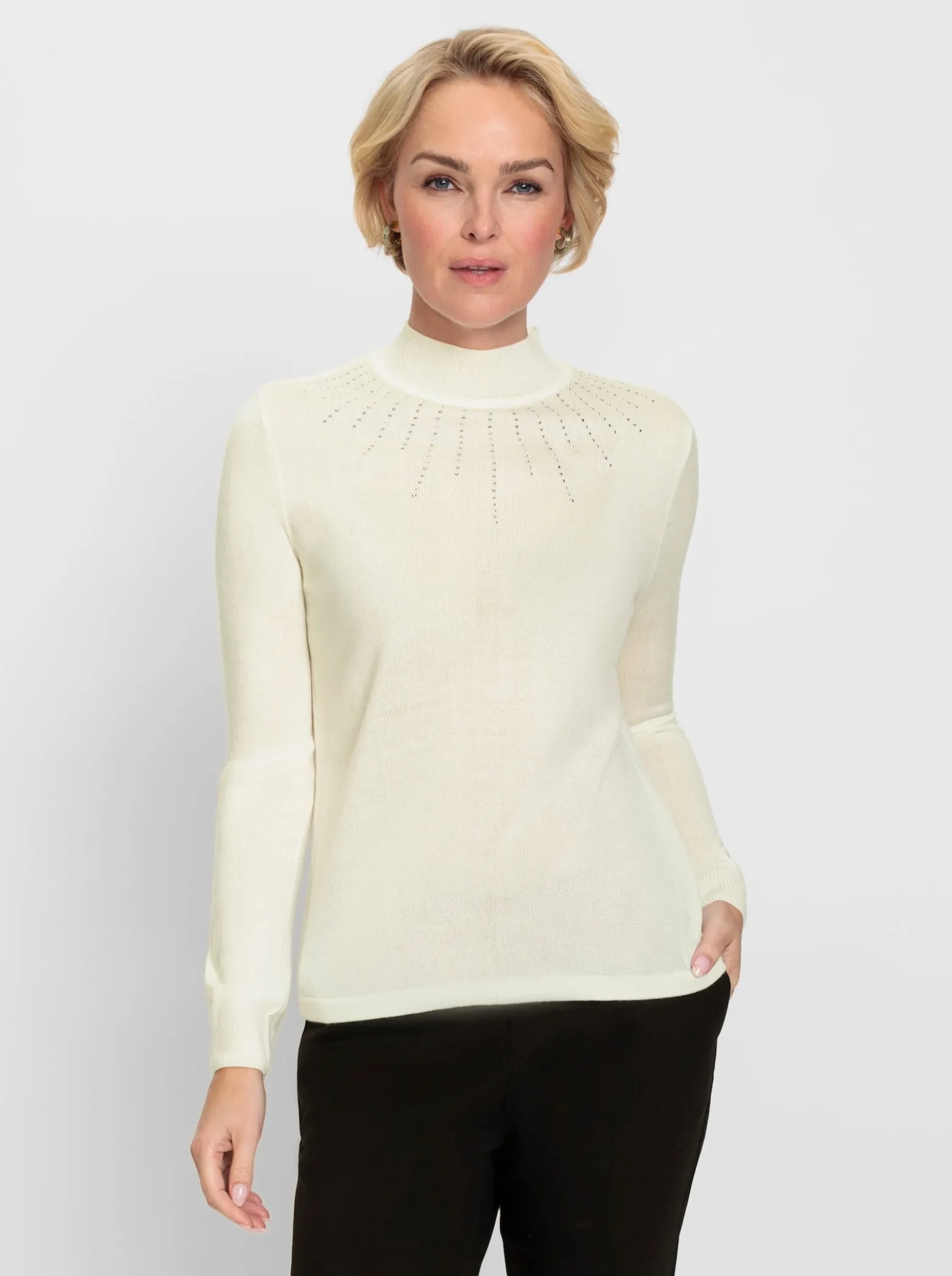 Stehkragenpullover mit funkelnden Steinchen