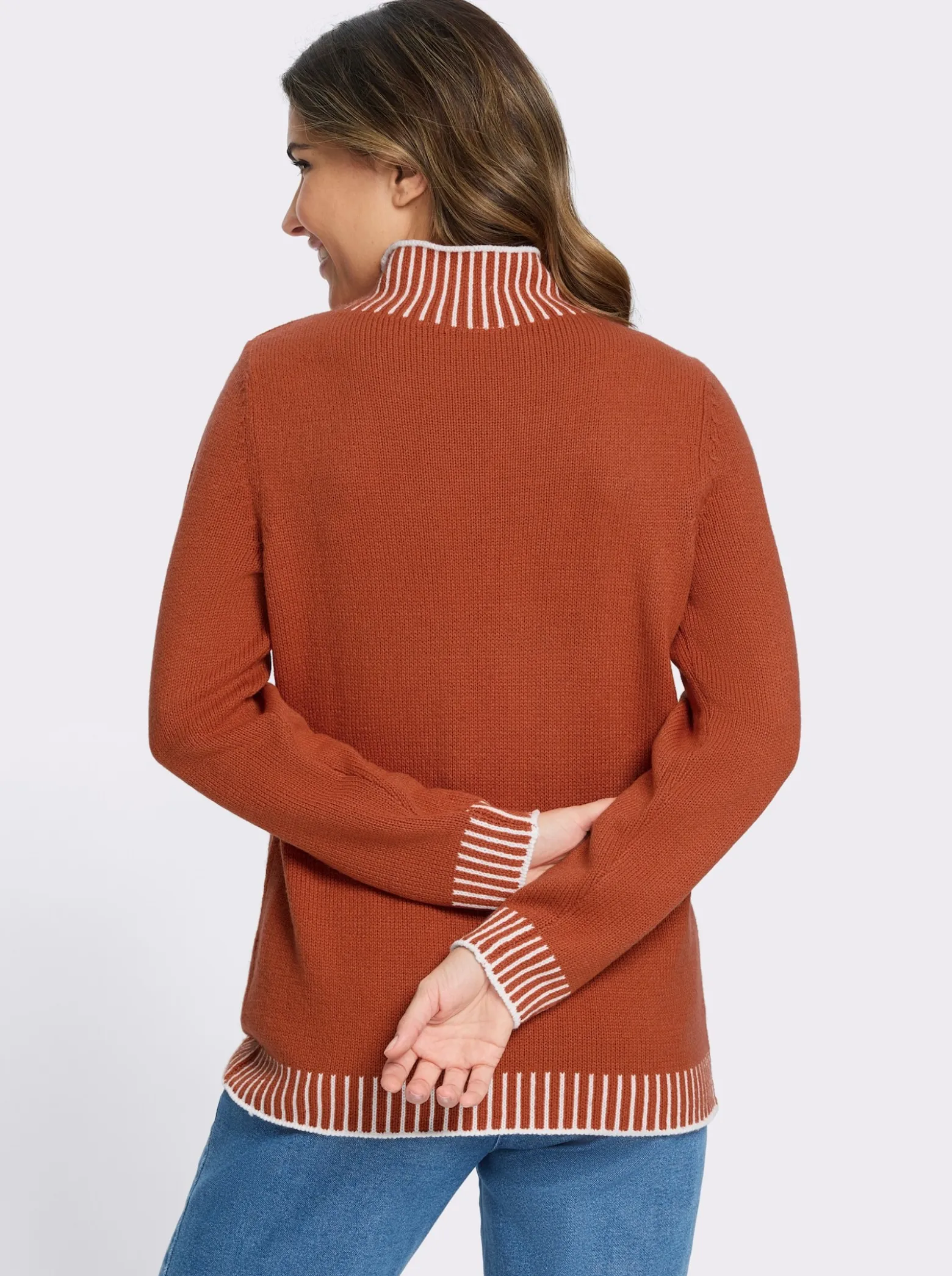 Stehkragenpullover mit Kontrast-Details