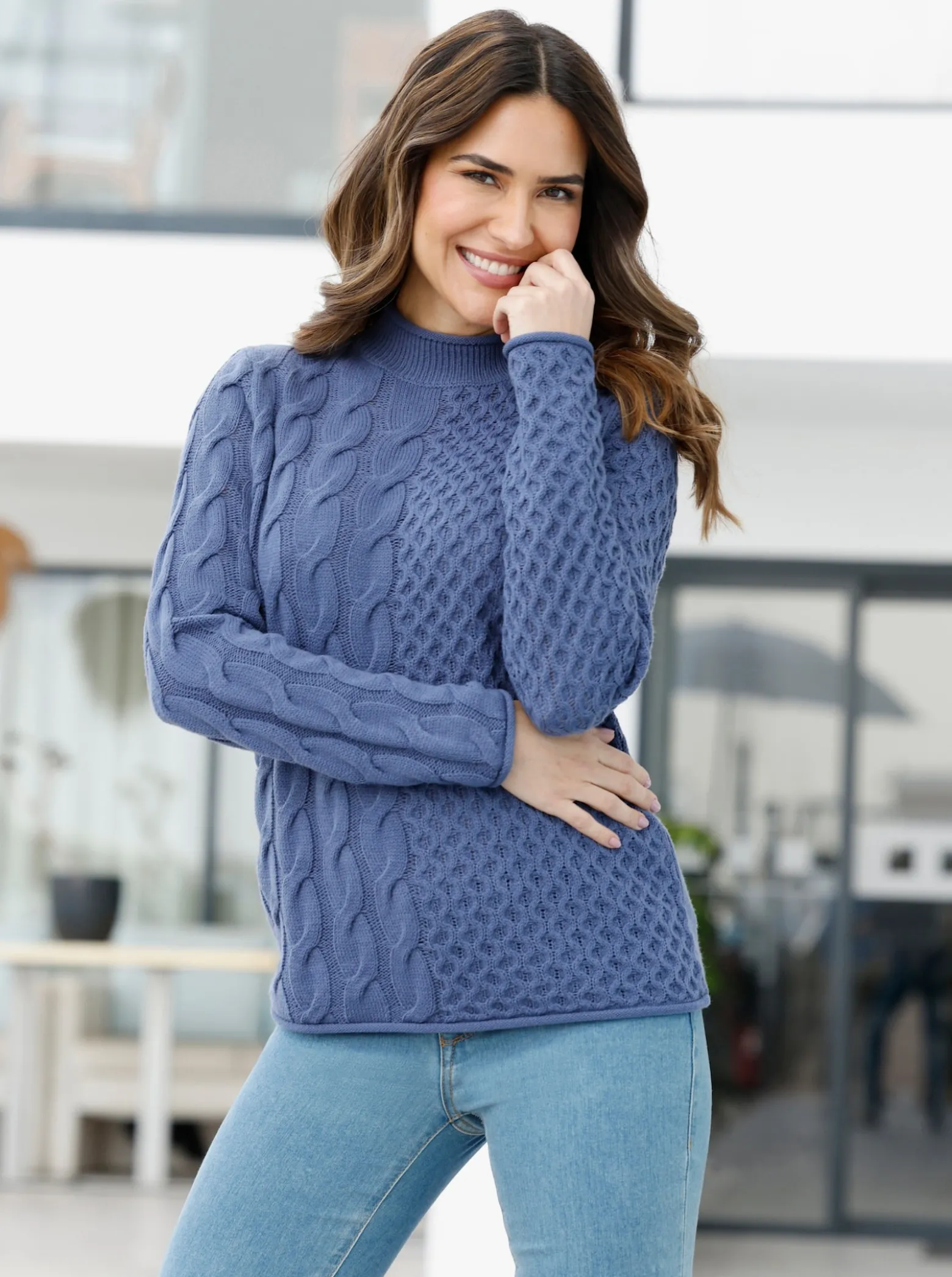 Stehkragenpullover mit Mustermix