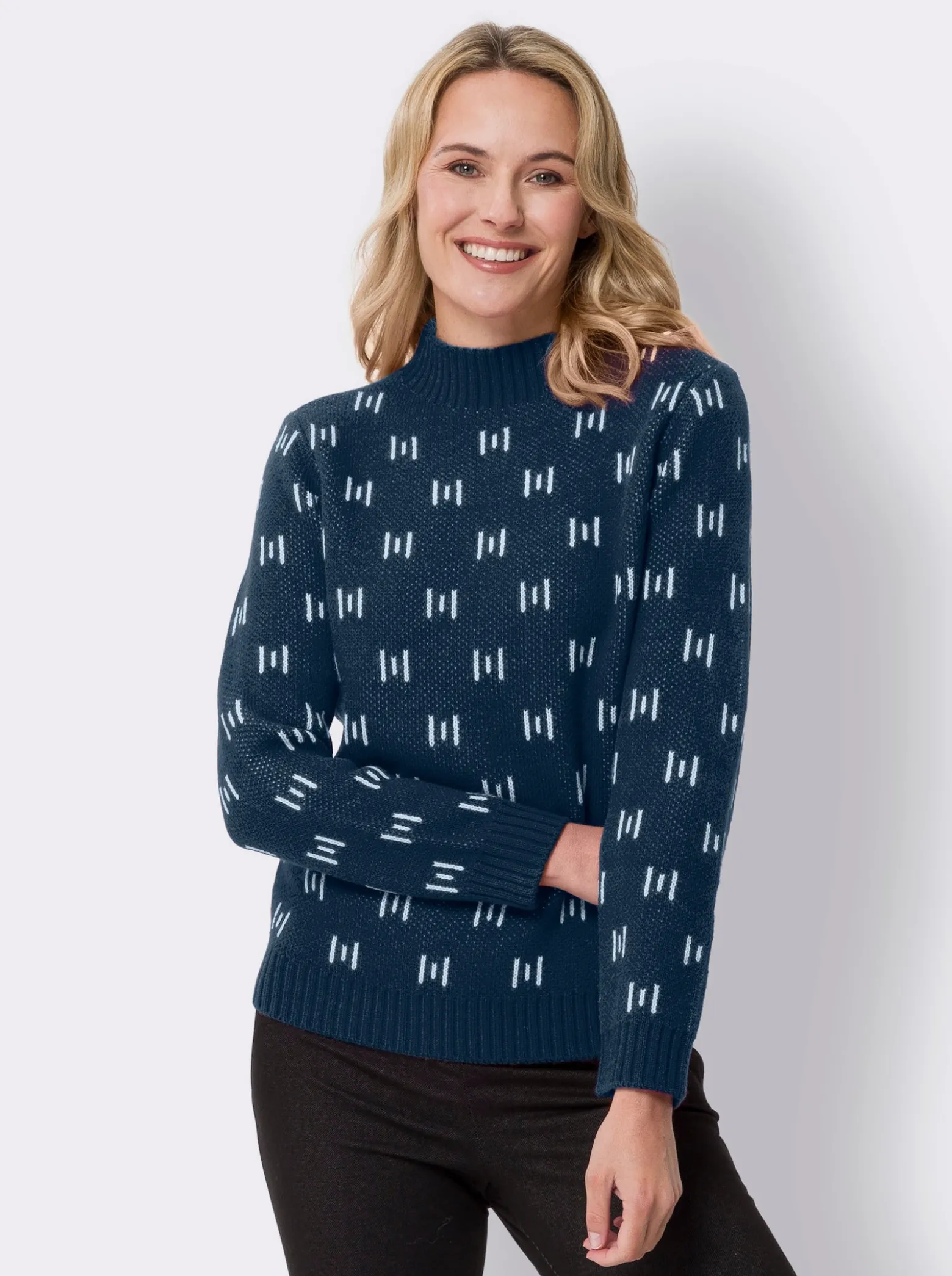 Stehkragenpullover mit Strickmuster