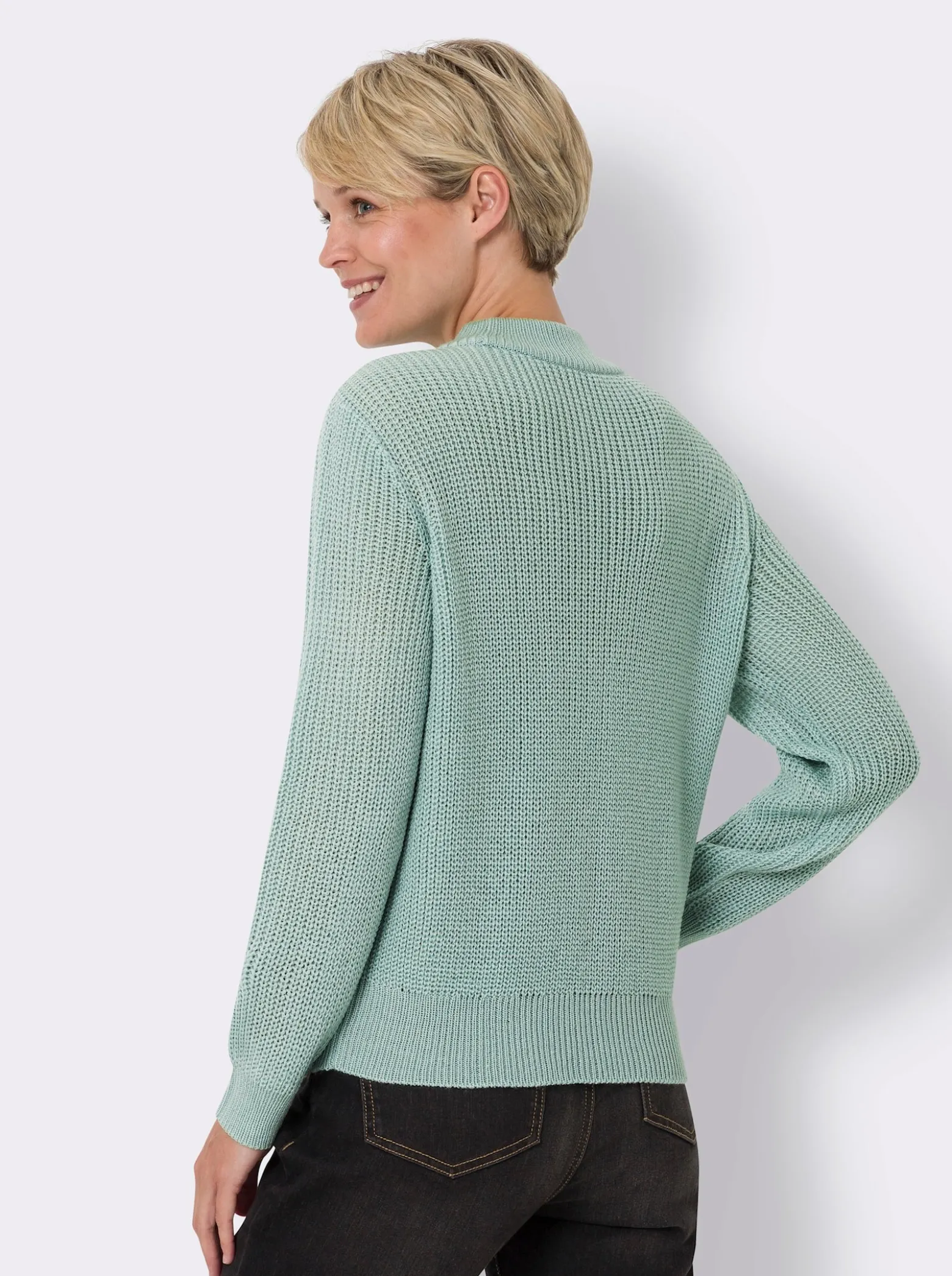 Stehkragenpullover mit Strickmuster vorne