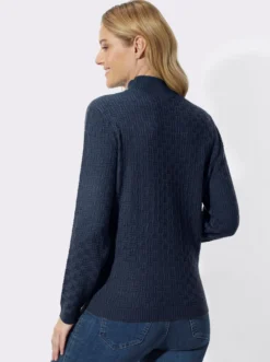 Stehkragenpullover mit Strickmuster