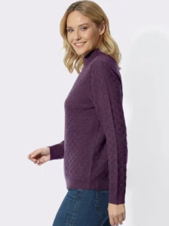 Stehkragenpullover mit Strickmuster