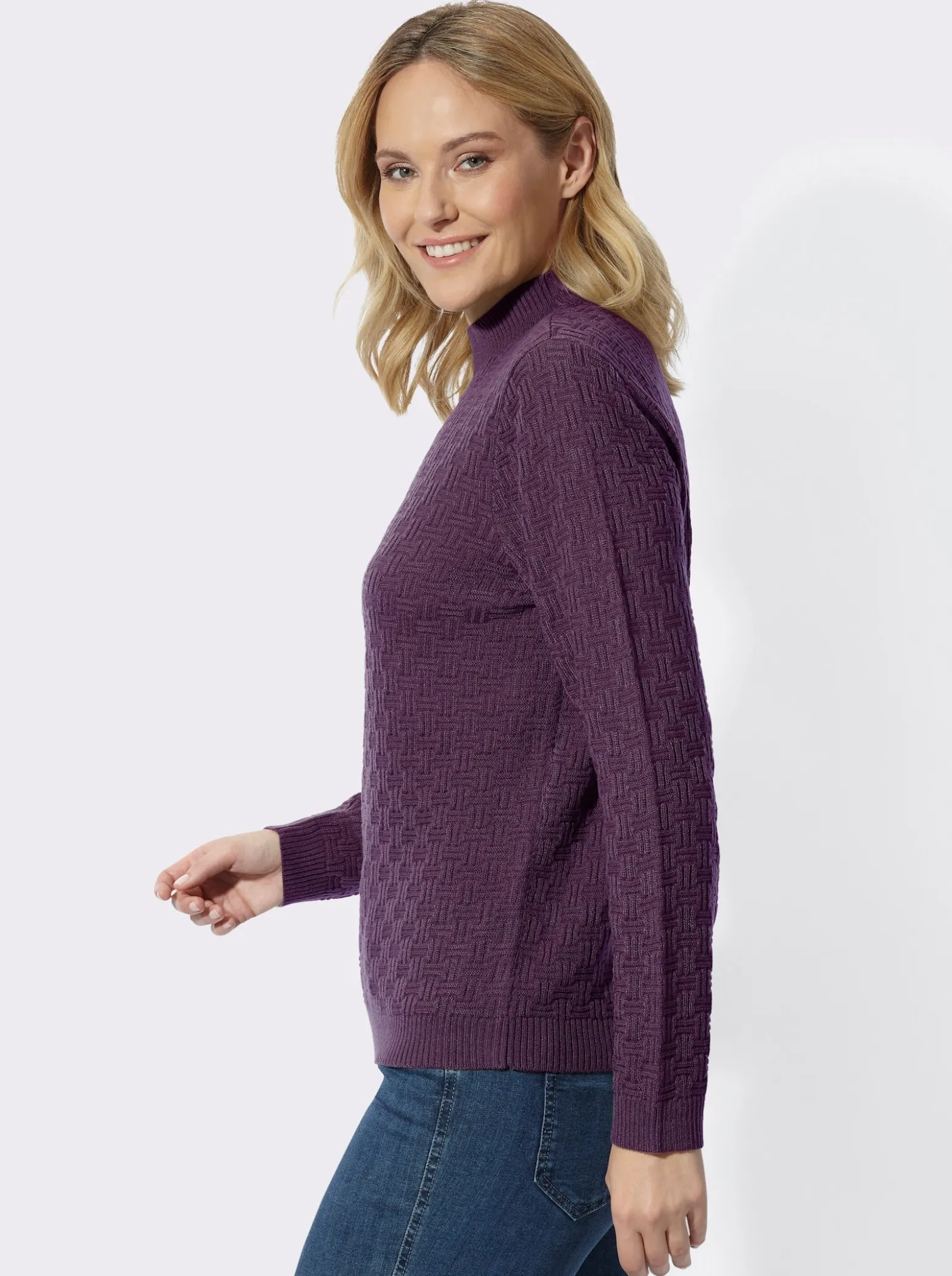 Stehkragenpullover mit Strickmuster