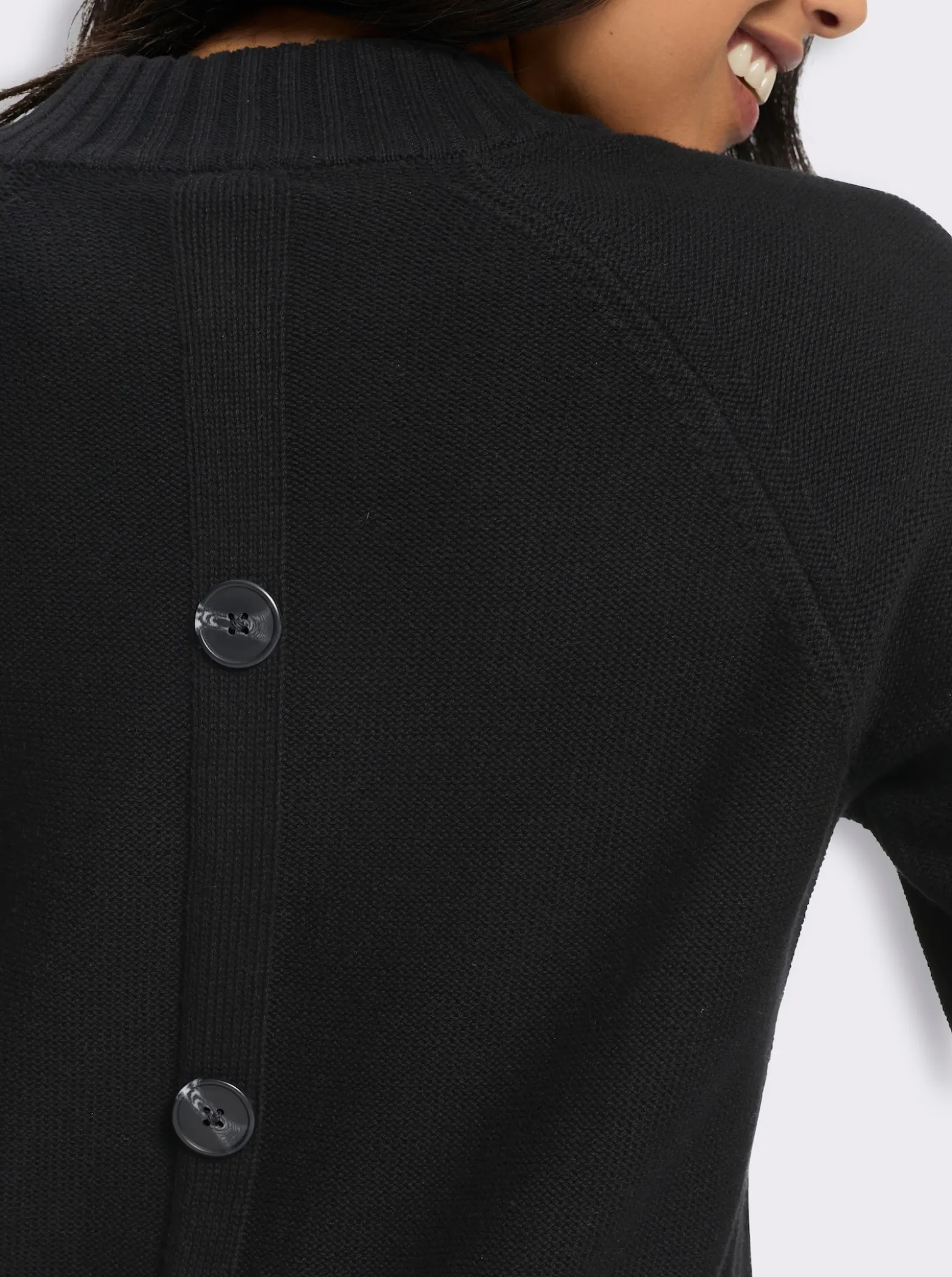Stehkragenpullover mit Zierknopfleiste hinten