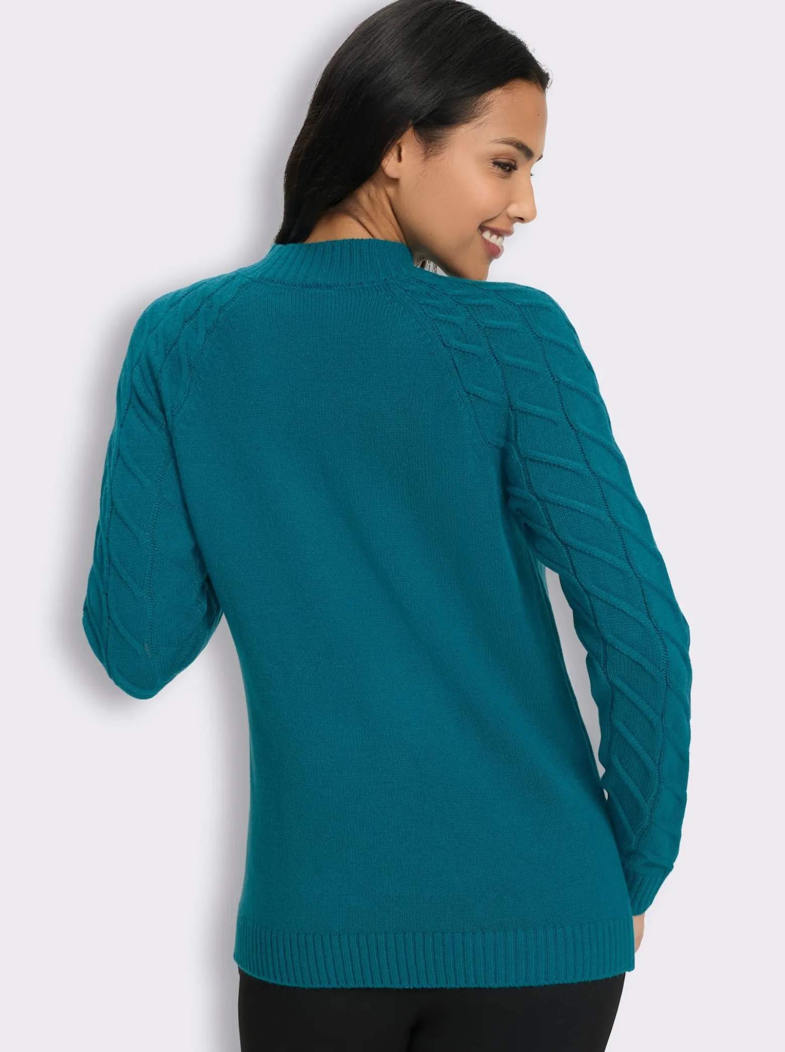 Stehkragenpullover mit Zopfmuster