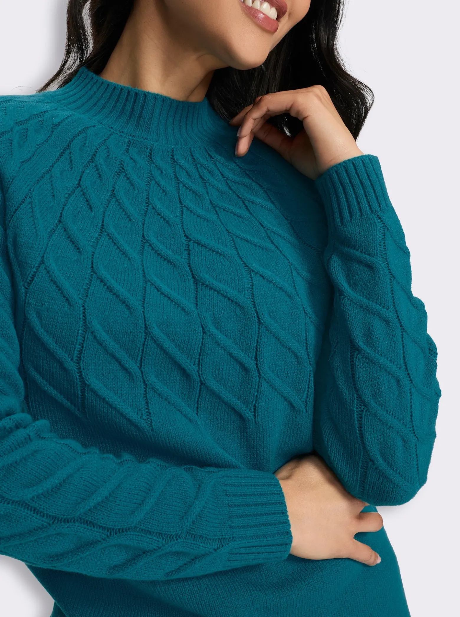 Stehkragenpullover mit Zopfmuster