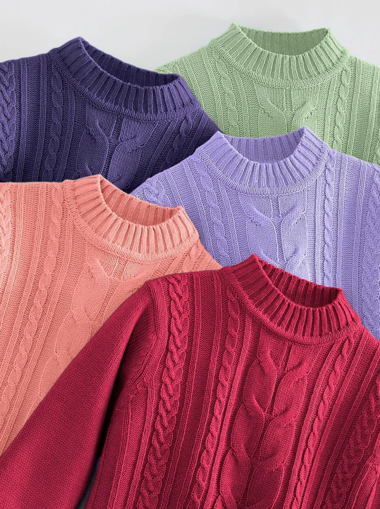 Stehkragenpullover mit Zopfmuster