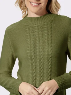 Stehkragenpullover mit Zopfmuster