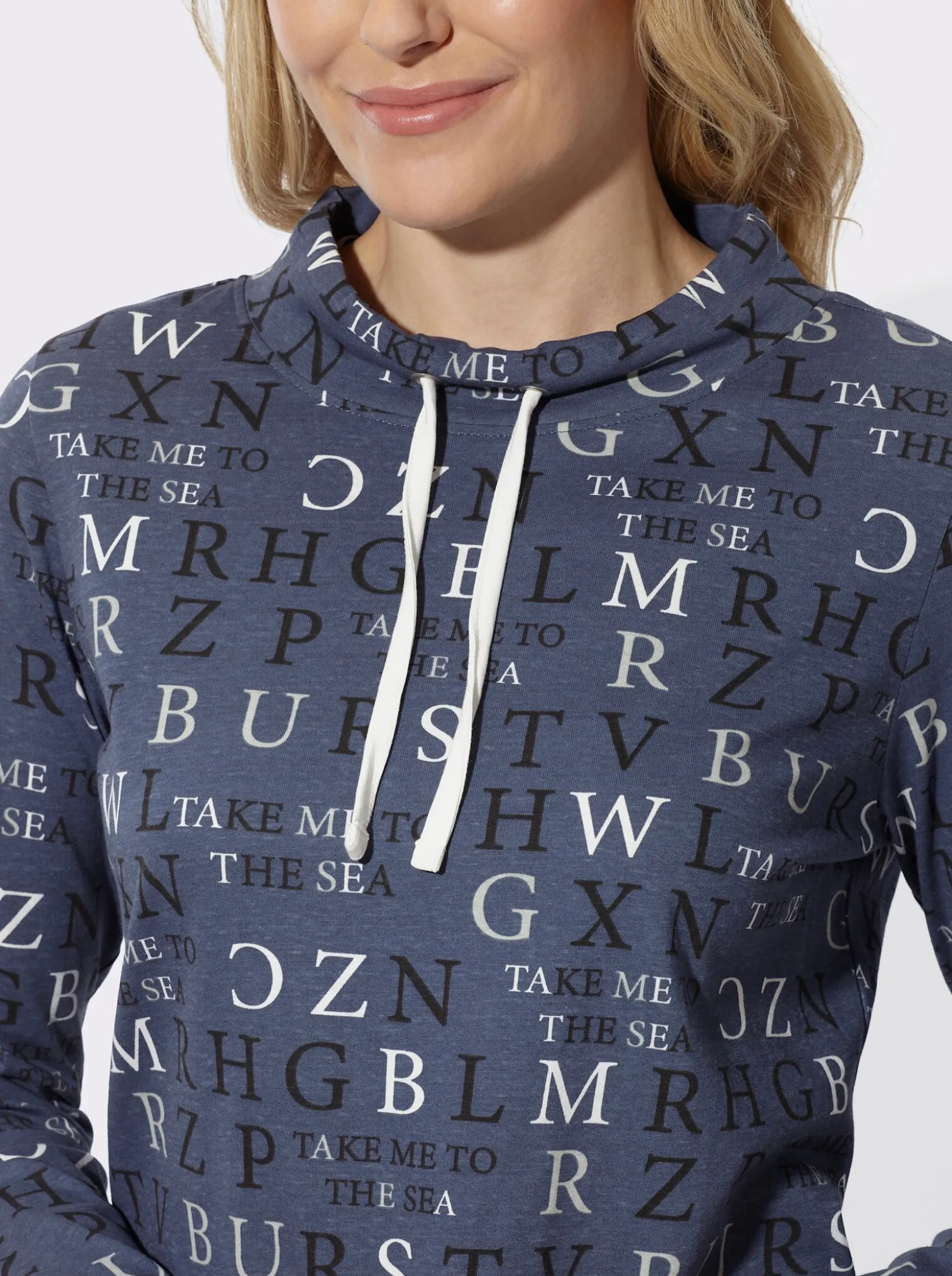 Stehkragenshirt mit Buchstabendruck