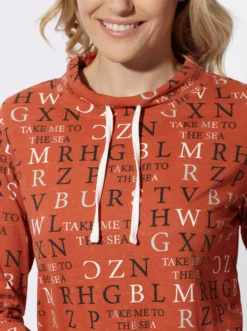 Stehkragenshirt mit Buchstabendruck