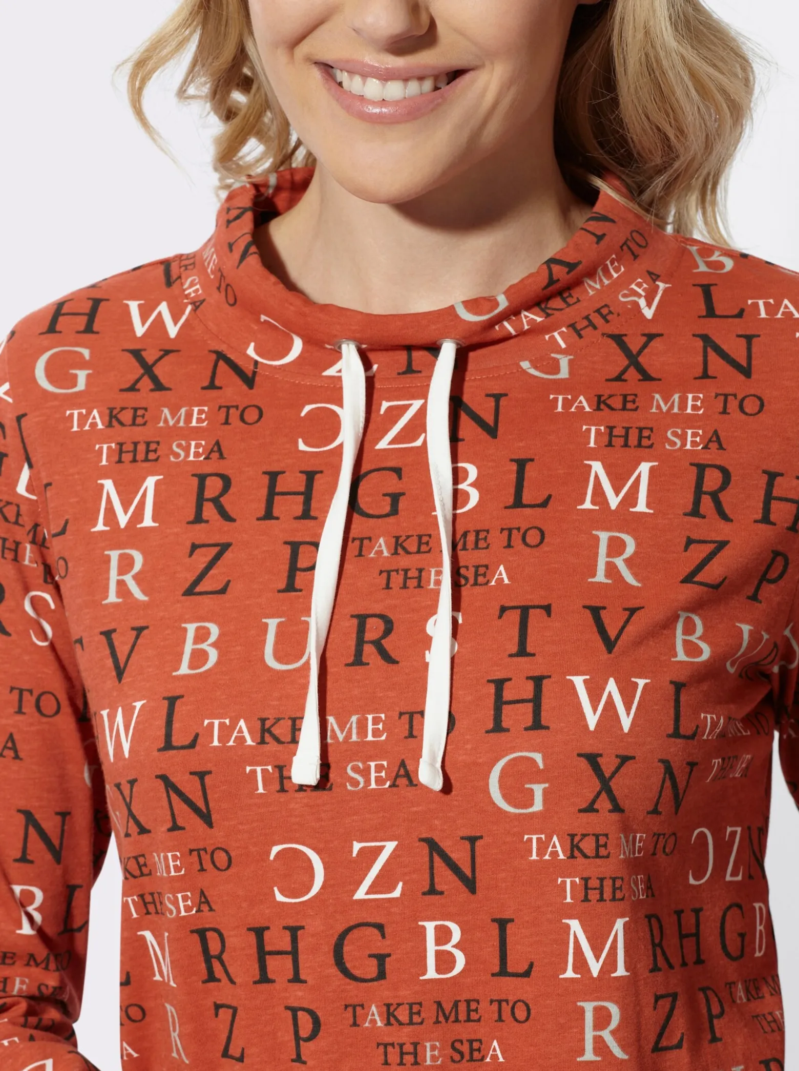 Stehkragenshirt mit Buchstabendruck