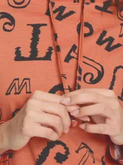 Stehkragenshirt mit Lettering-Print