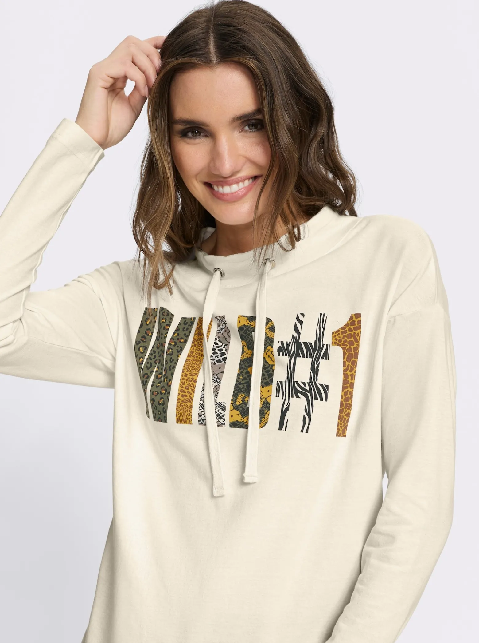Stehkragenshirt mit platziertem Schriftzug