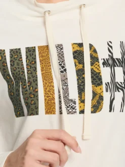 Stehkragenshirt mit platziertem Schriftzug