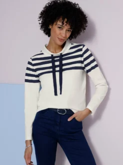 Stehkragenshirt mit Streifenmuster