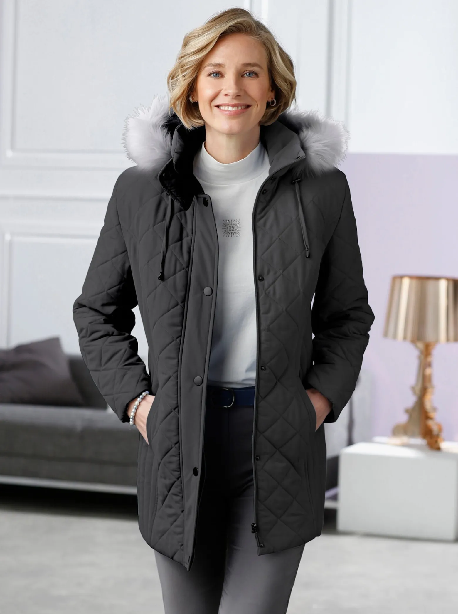 Steppjacke mit abnehmbarer Kapuze