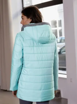 Steppjacke mit abnehmbarer Kapuze