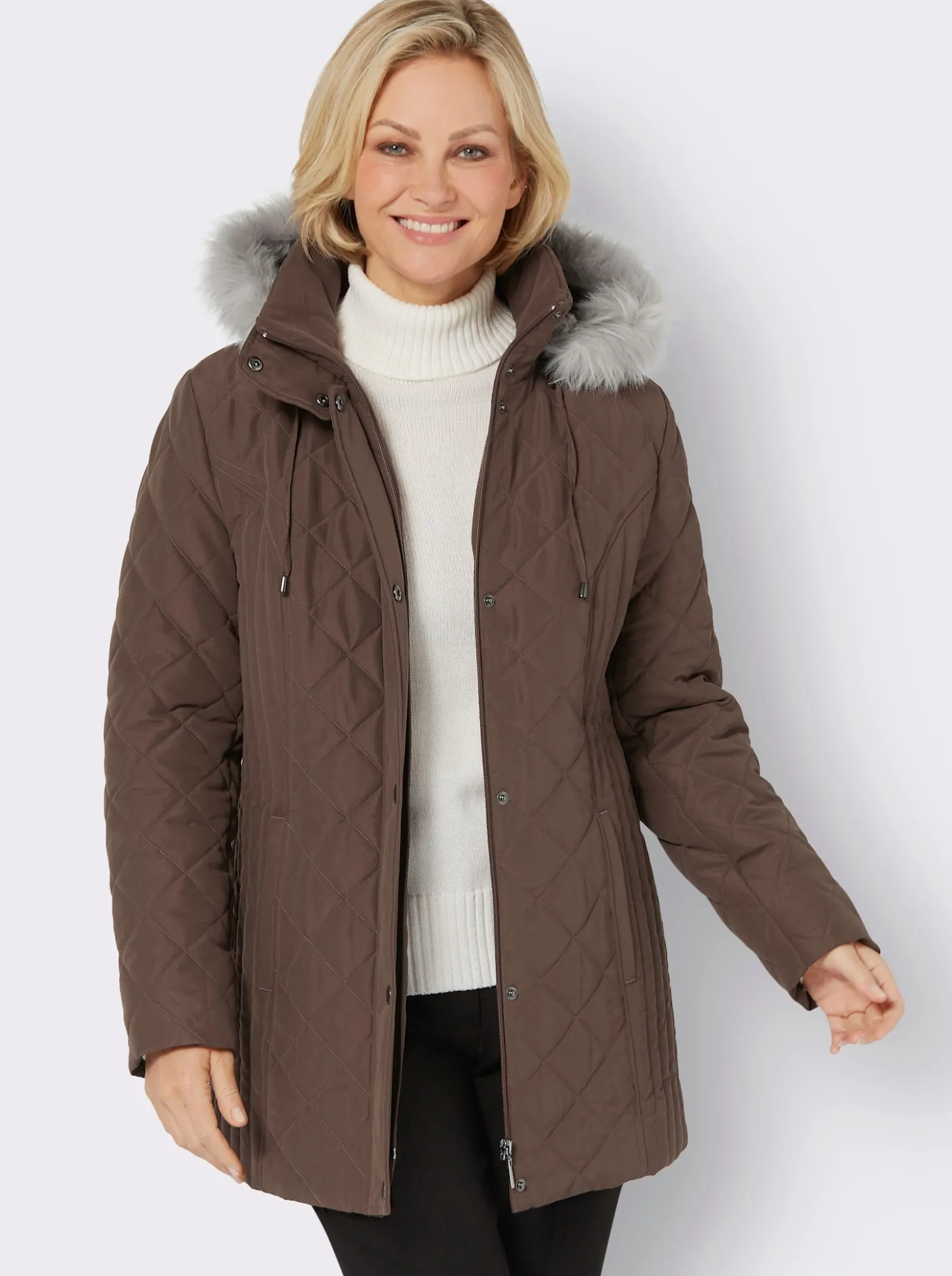 Steppjacke mit abnehmbarer Kapuze
