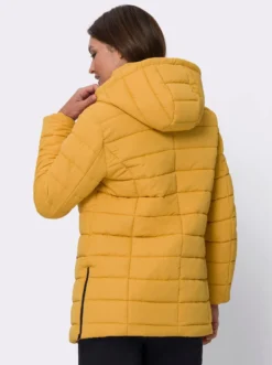 Steppjacke mit abnehmbarer Kapuze
