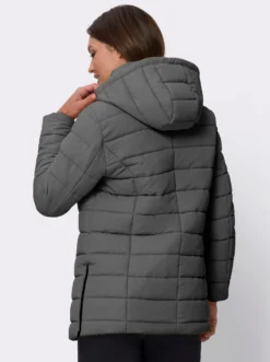 Steppjacke mit abnehmbarer Kapuze