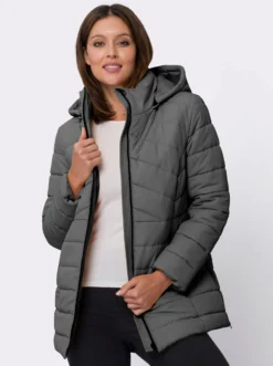 Steppjacke mit abnehmbarer Kapuze