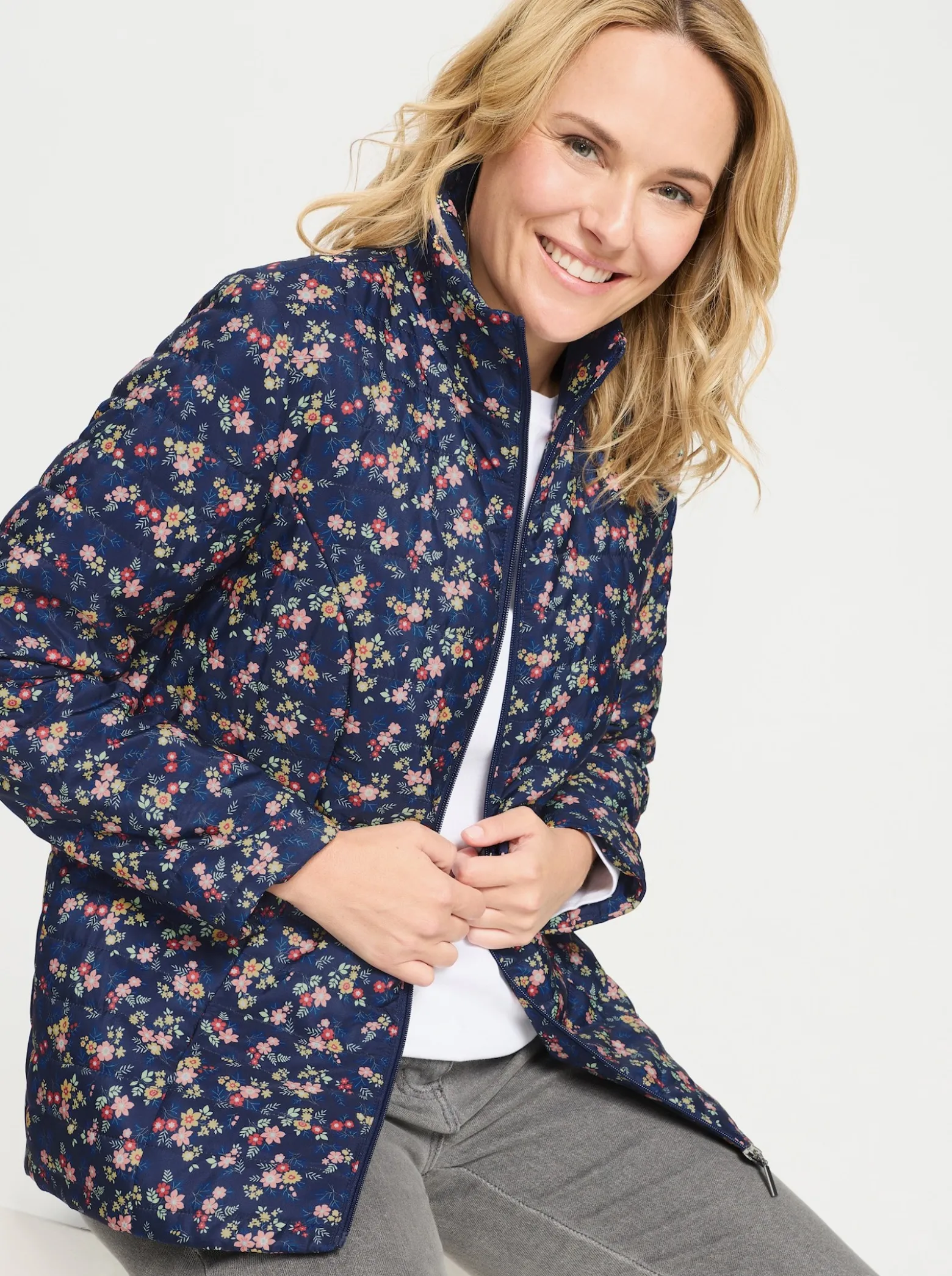 Steppjacke mit Blüten-Druck