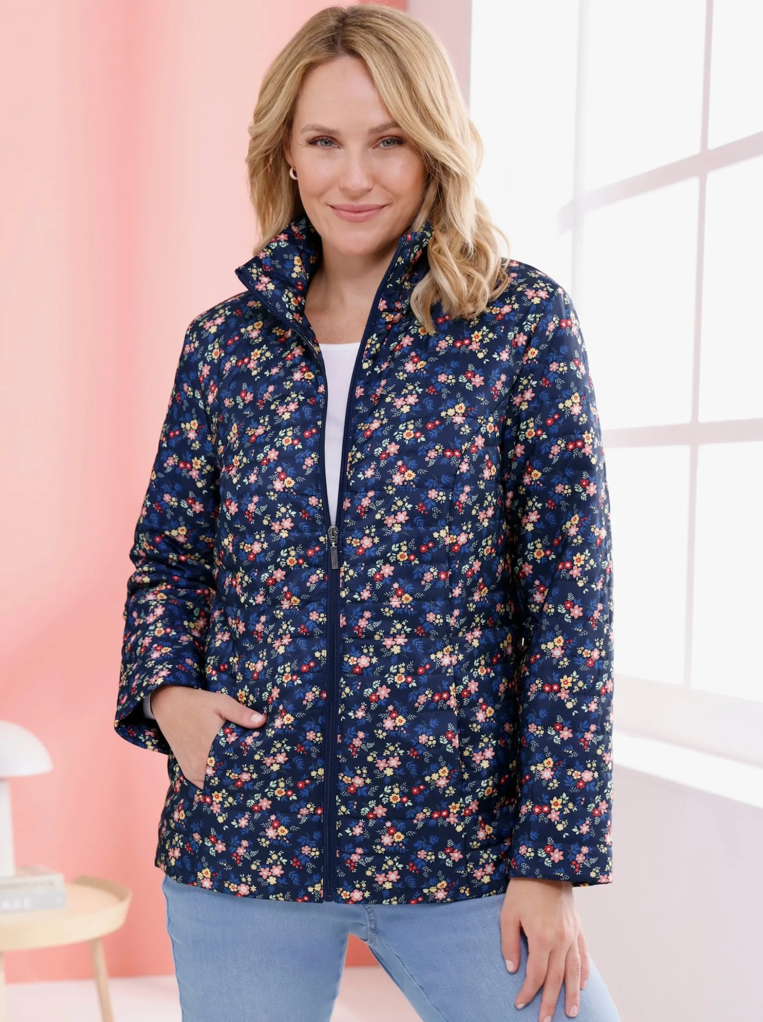Steppjacke mit Blüten-Druck